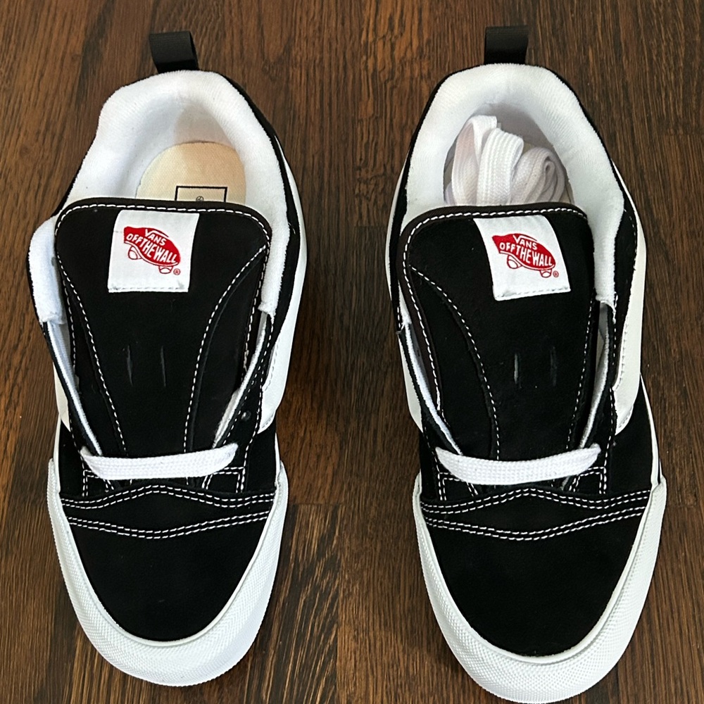 Vans Knu Skools.